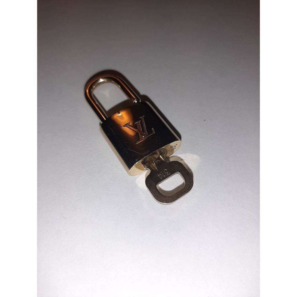 *GENUINE* 2 TWO Louis Vuitton Locks *INCLUDES KEY*